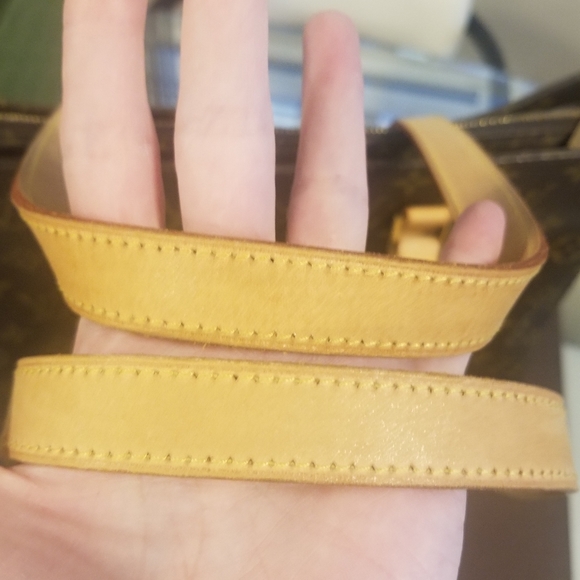 ❌‼️SOLD‼️❌ - LV Luco Tote w/COA- Vintage Monogram - Picture 2 of 16